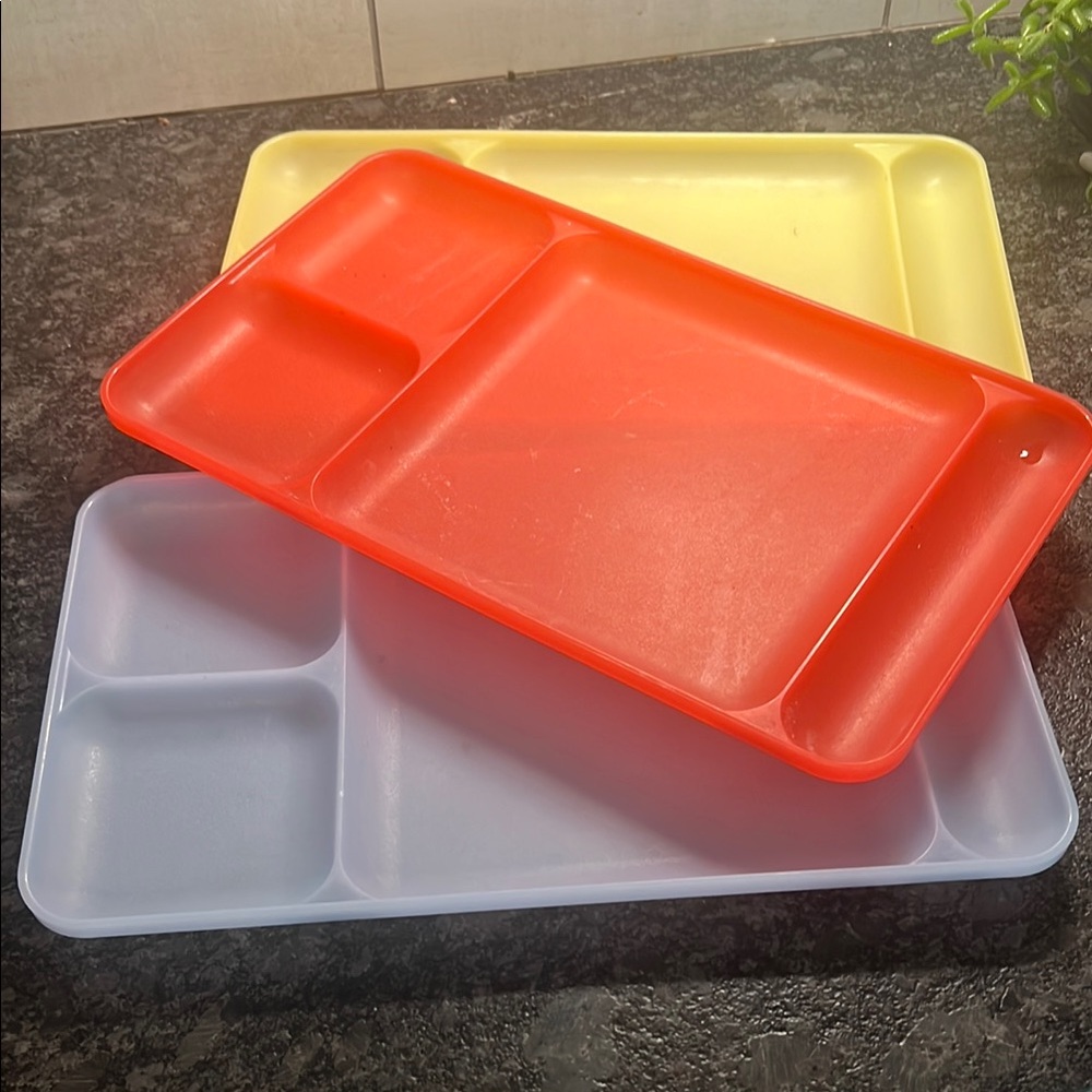 Tupperware Colorful Compartment Trays Set of 3. Multicolor. Exc condition